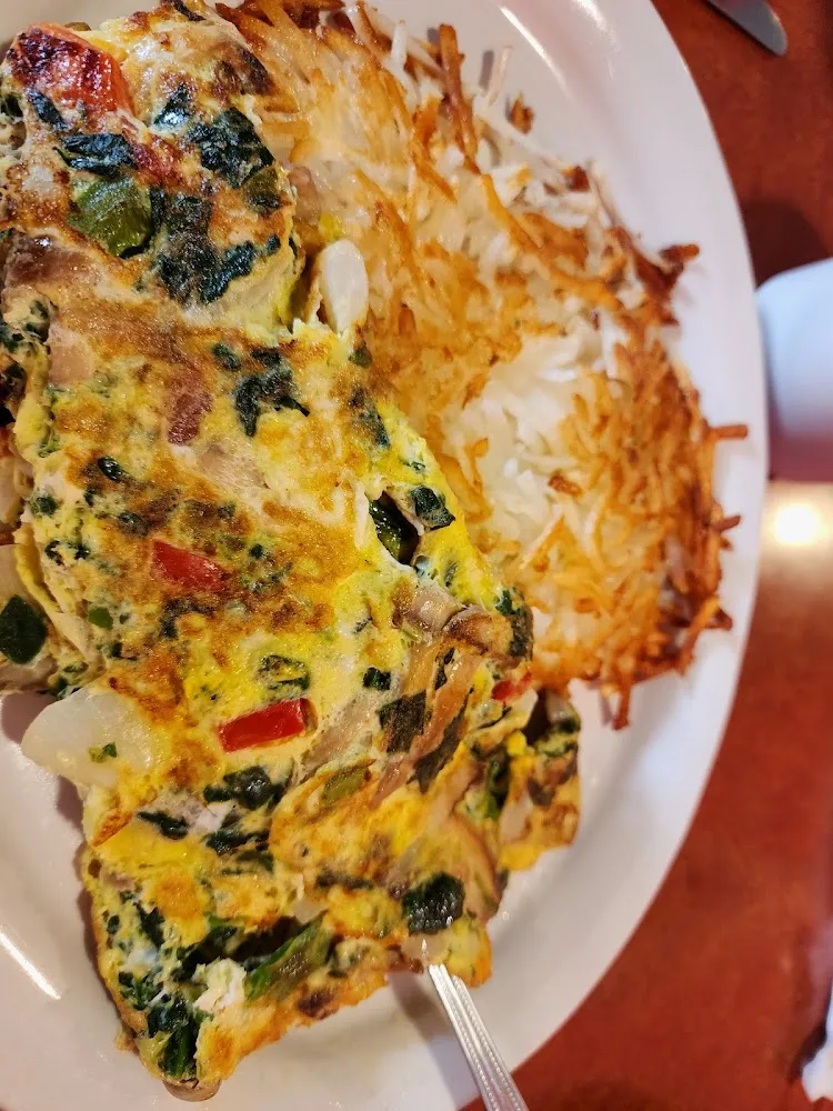 Veggie Omelet with Hashbrowns